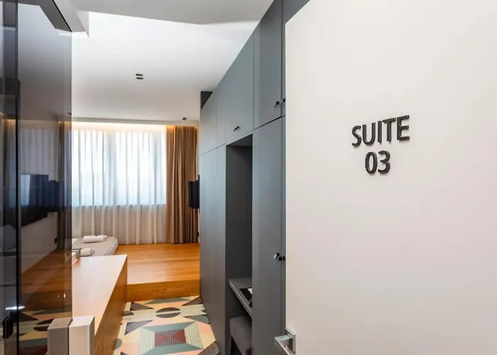 Zoe Luxury Suites