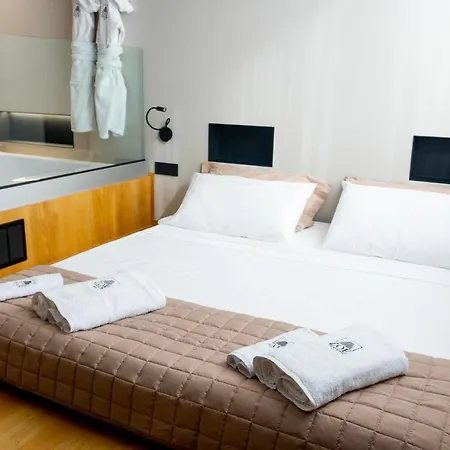 Zoe Luxury Suites Aeroporto di Catania Fontana Rossa Esterno foto