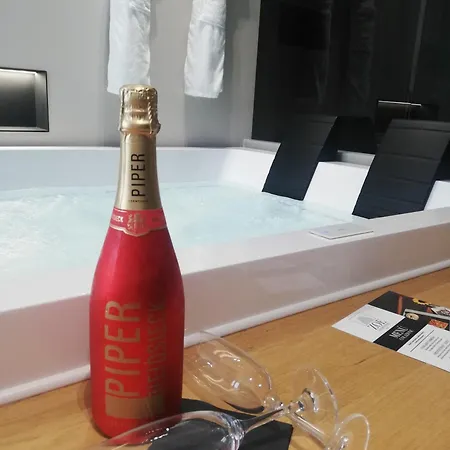Zoe Luxury Suites Aeroporto di Catania Fontana Rossa Esterno foto