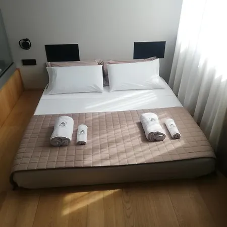 Zoe Luxury Suites Aeroporto di Catania Fontana Rossa Camera foto