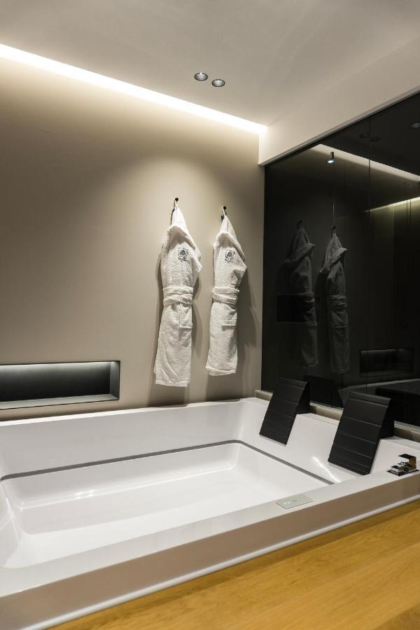 Zoe Luxury