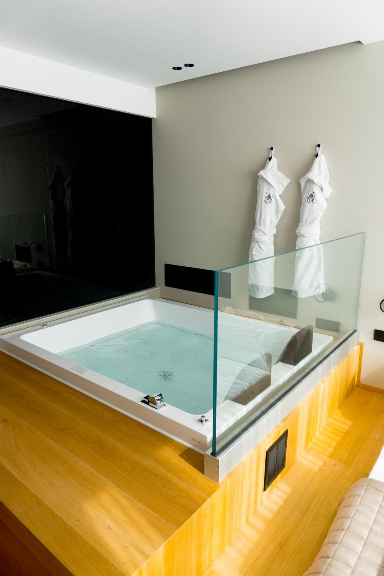 Zoe Luxury